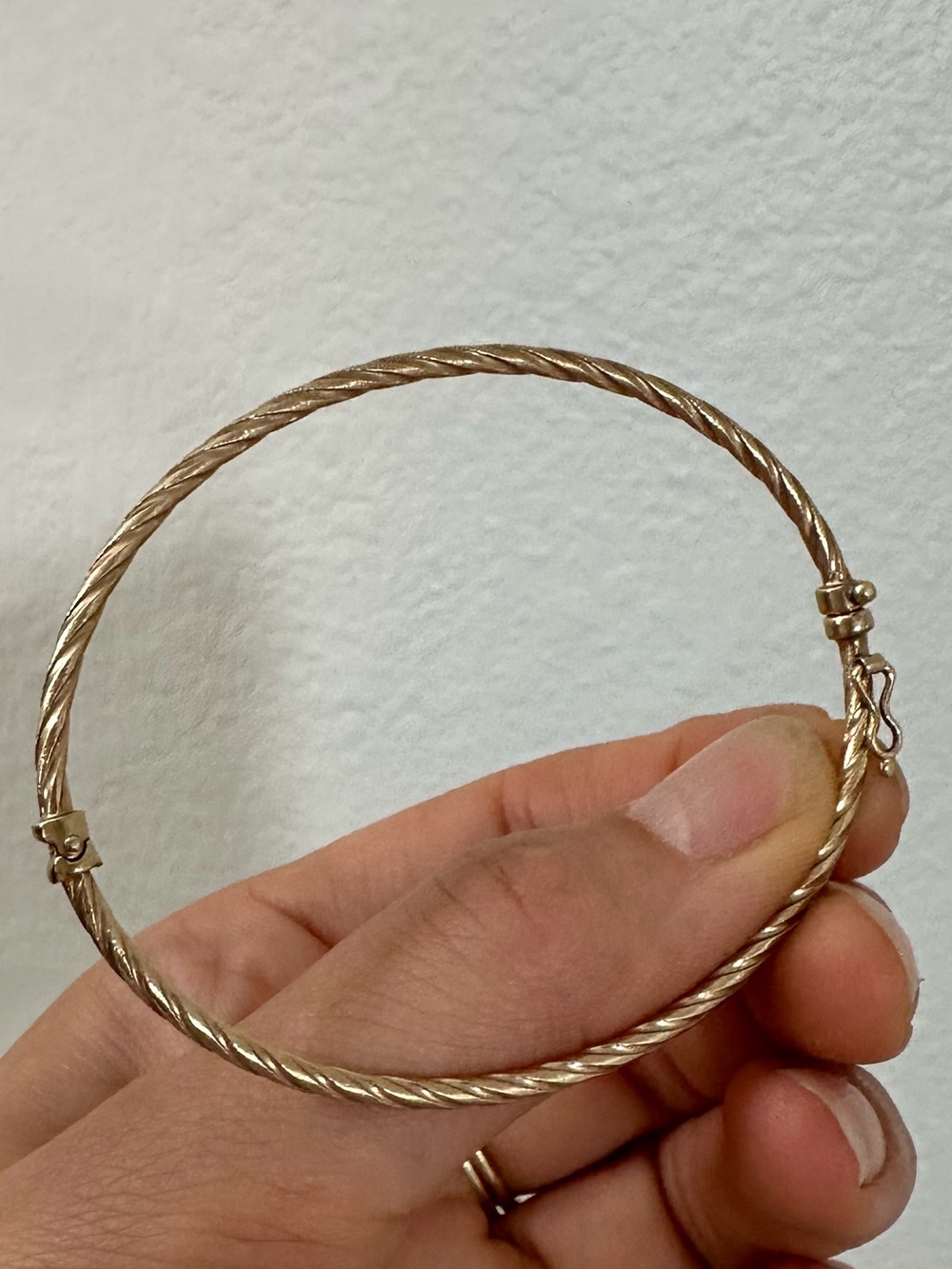 Solid 9K Yellow Gold Italy 375 Stamped Twisted Bangle Bracelet 7"